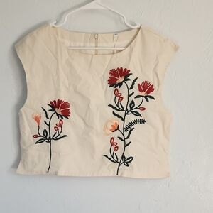 Chic Floral Embroidered Blouse in Cream